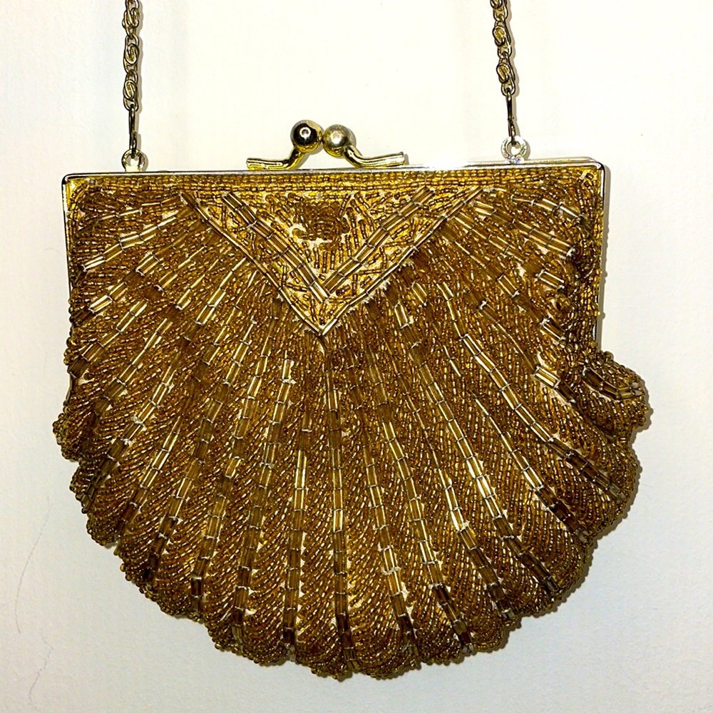 Vintage 50-60’s La Regale Golden Beaded Clutch Kiss Lock Clam Shell Evening Bag.